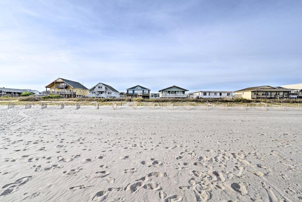 Pet-friendly Second Row House Steps to Beach!