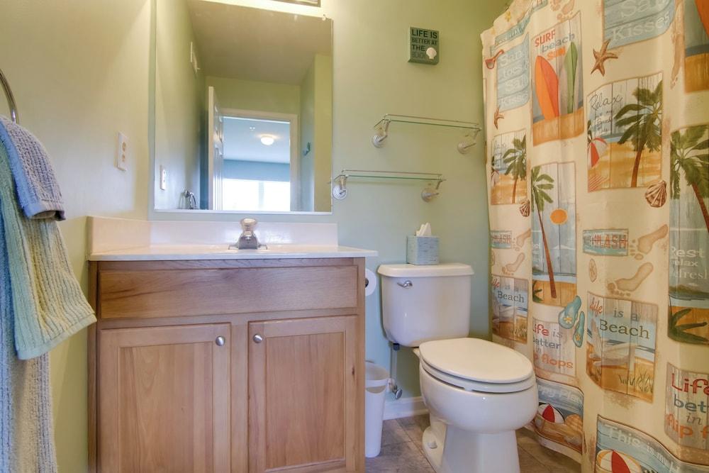 Pool & Bay Access: Serene Ocean View Oasis