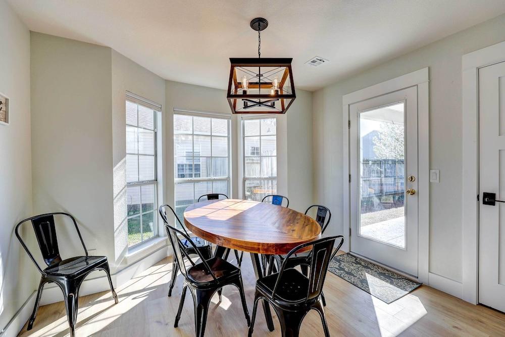 Chic Bentonville Home w/ Patio & Fire Pit!