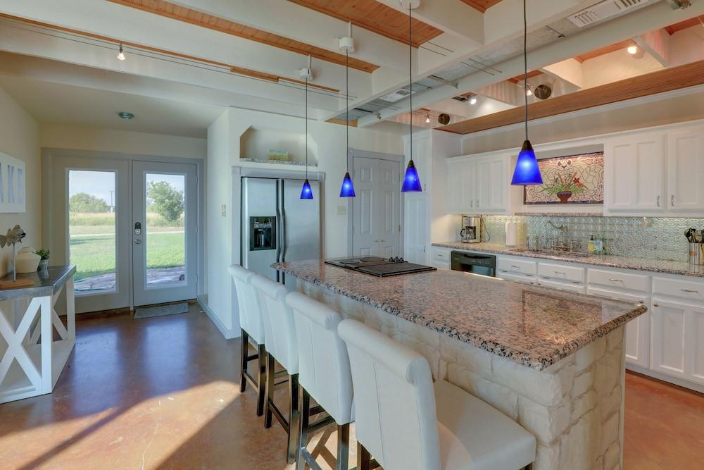 Waterfront Granbury House w/ Deck & Private Dock!