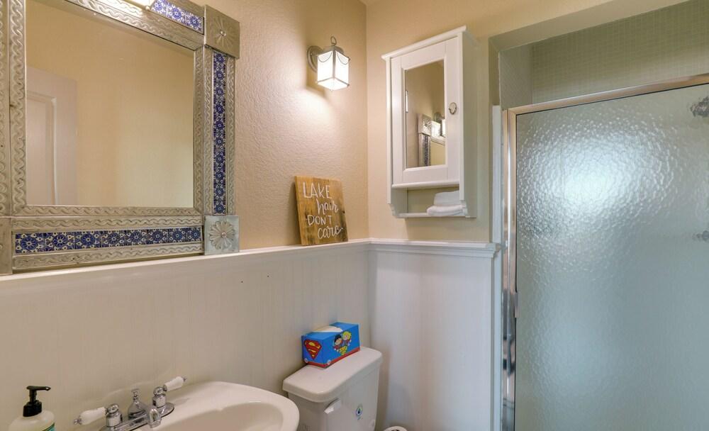 Waterfront Granbury House w/ Deck & Private Dock!