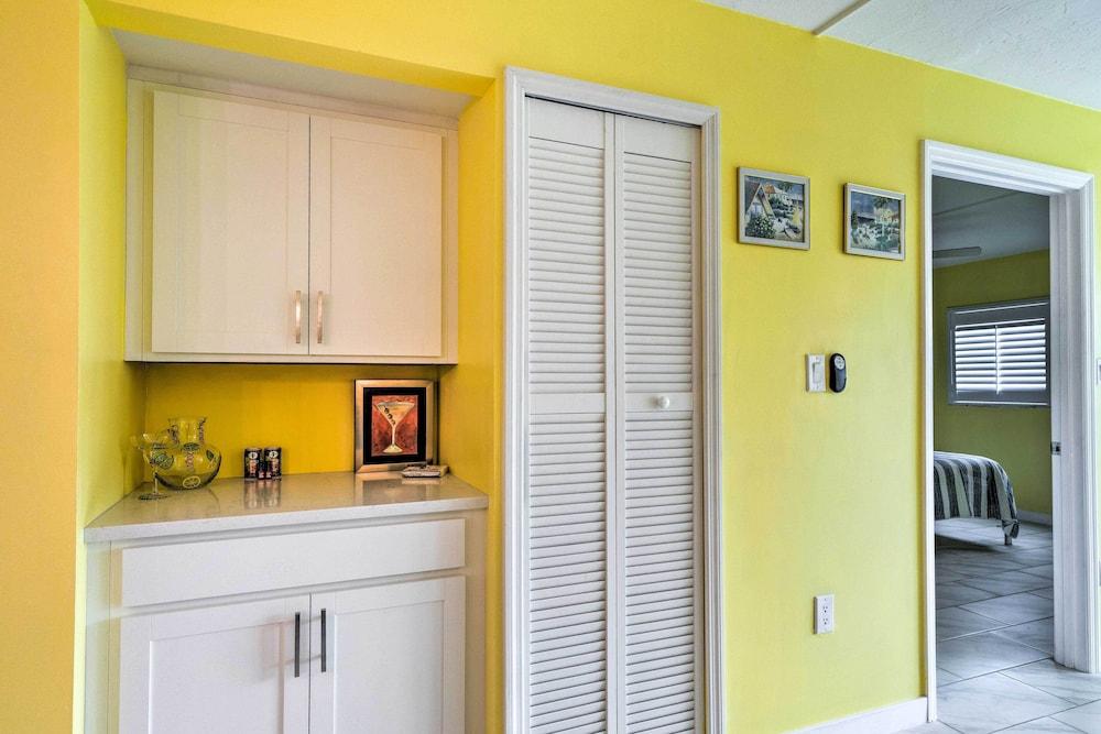 Cheery Condo With Pool Access: 3 Miles to Beach!