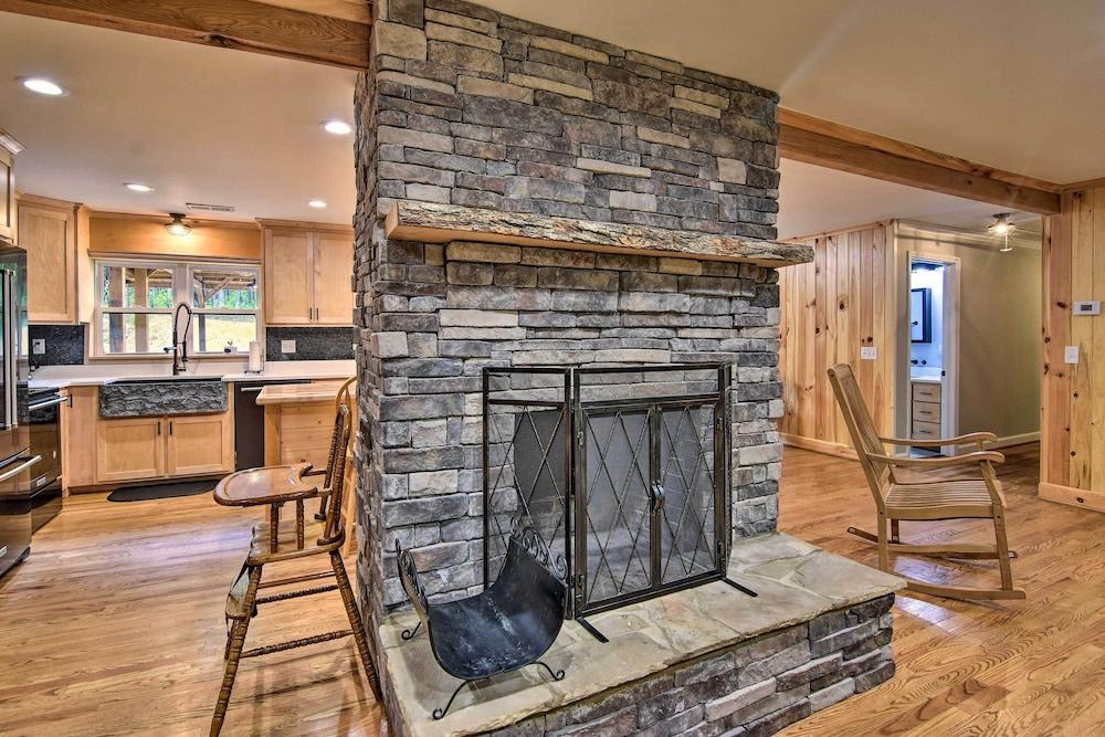 Rustic Sunset Escape on 67 Acres: Outdoor Kitchen