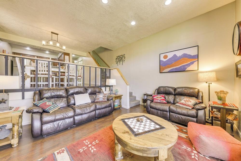 Ruidoso Golf Condo - Patio & Mountain View!