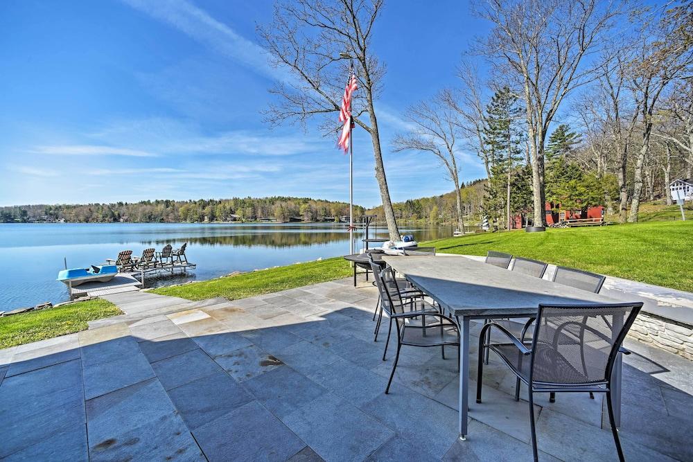 Lakeside Milford Home w/ Fire Pit & Paddleboat