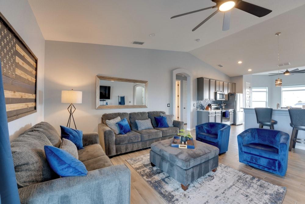 Pool & Patio: Newly Constructed Lake Havasu Home!