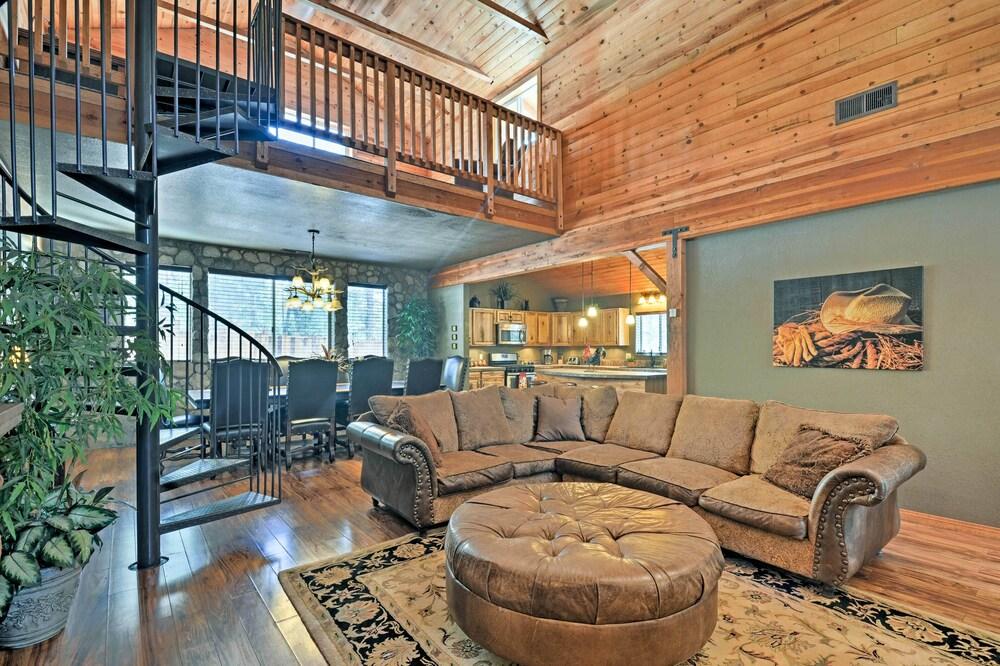 Flagstaff Cabin on 5 Acres w/ Fireplace & Fire Pit