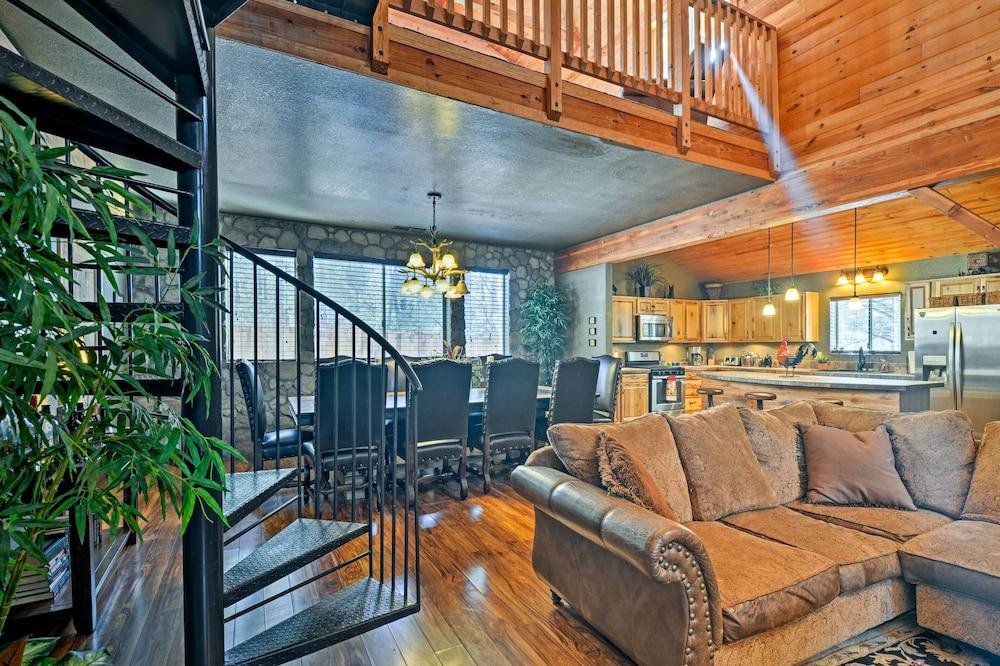 Flagstaff Cabin on 5 Acres w/ Fireplace & Fire Pit