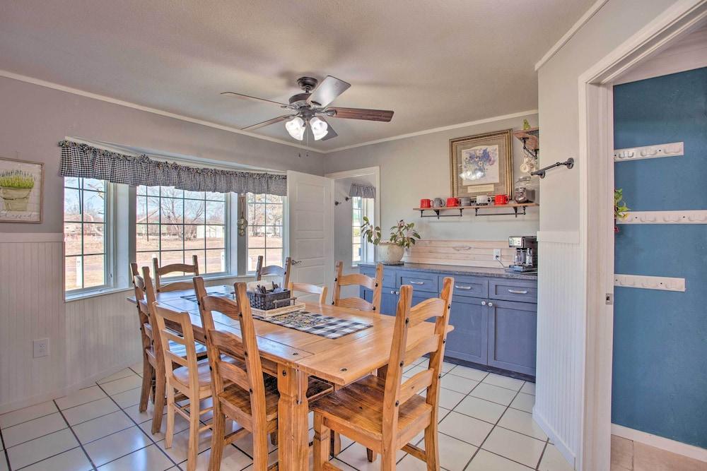 Walk to Lake Texoma: Family-friendly Retreat!