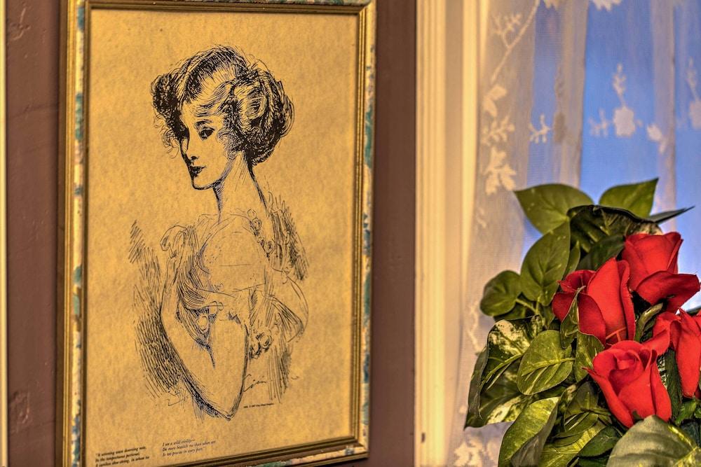 Pet-friendly Apt: 2 Blocks to Riverside Park!