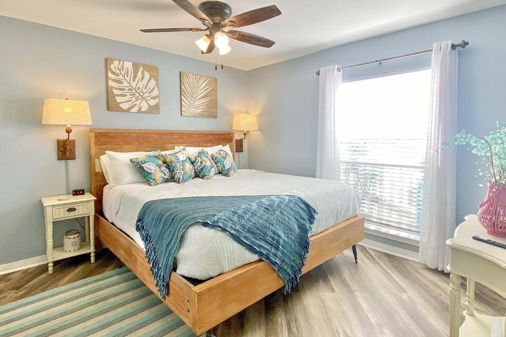 Resort-style Corpus Christi Condo w/ Ocean View!