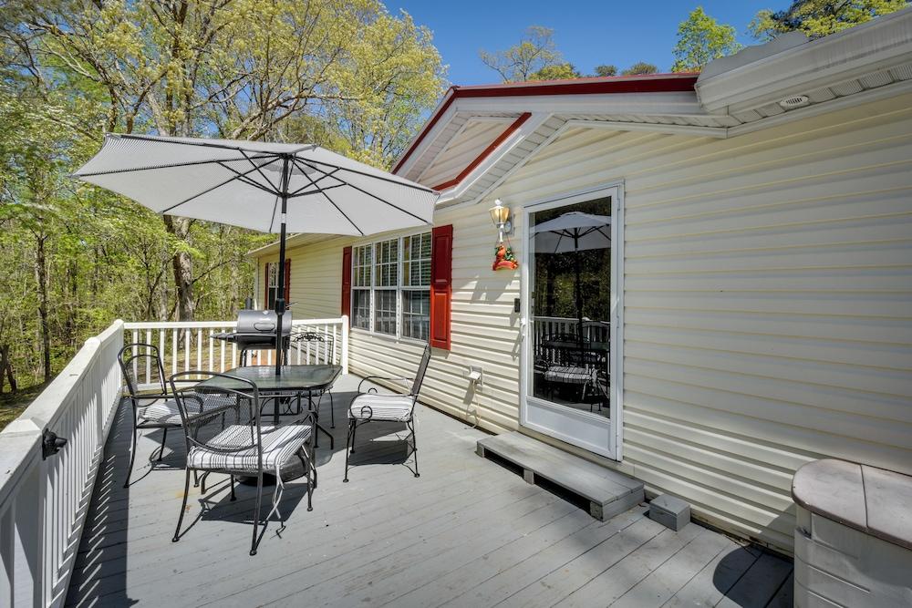 Secluded Hayesville Cabin Rental w/ Deck & Grill!