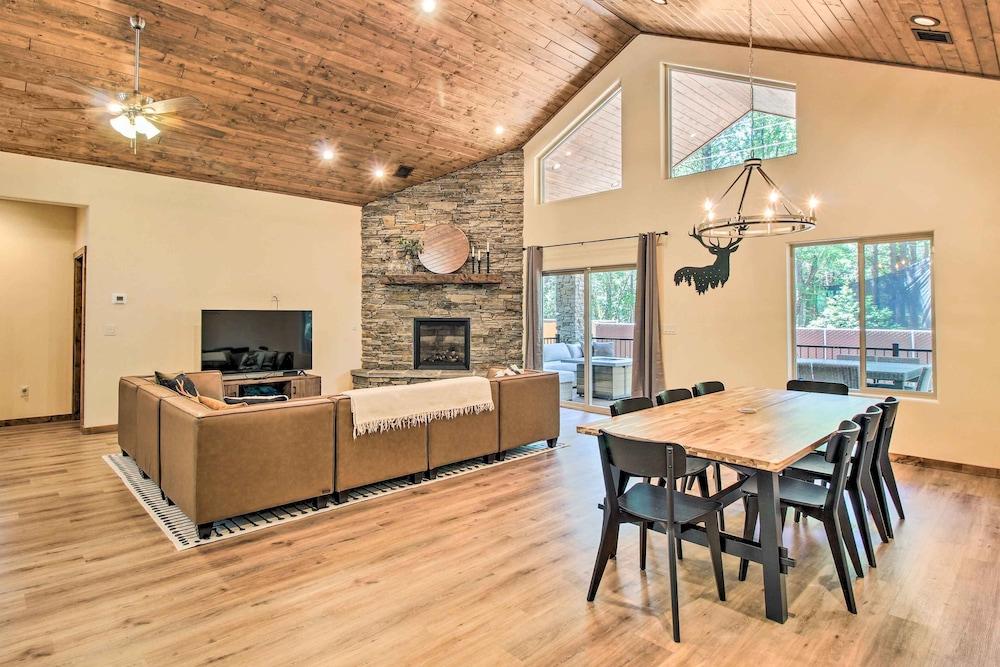 Fire Pits, Spacious Yard: Wooded Pinetop Escape!