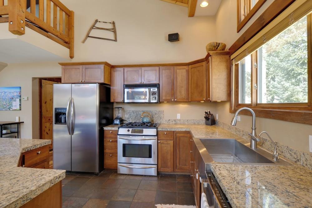 Rustic Mountain Sanctuary on 2 Acres w/ Deck!