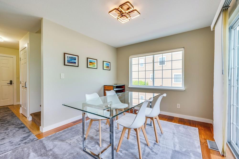 13 Mi to Dtwn Denver: Arvada Townhome w/ Deck