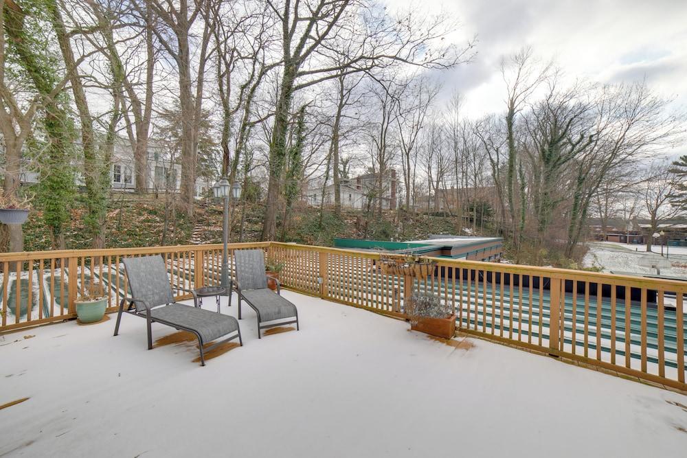 Charming Saugatuck Condo w/ Private Deck + Grill!