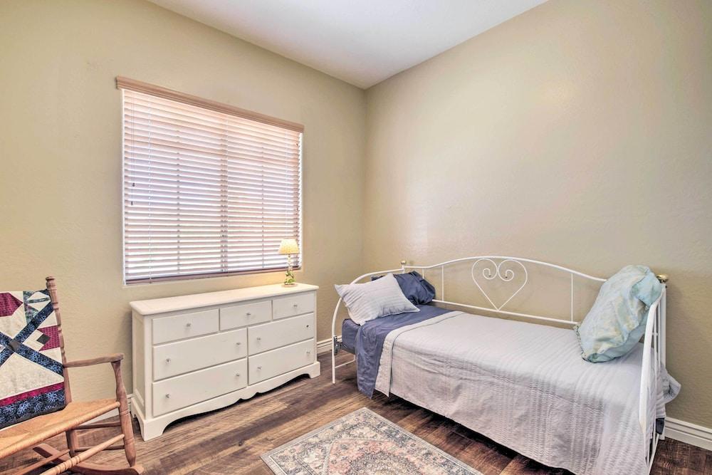 Pool Table, Yard & Grill: Luxe Queen Creek Escape