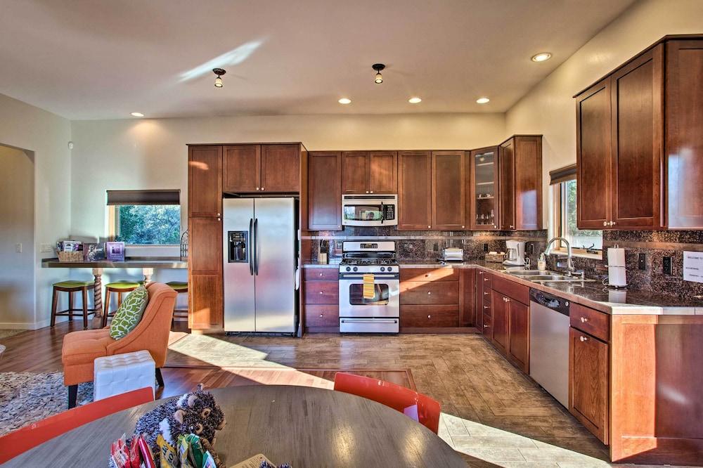 Furnished Patio & Views: West Sedona House!