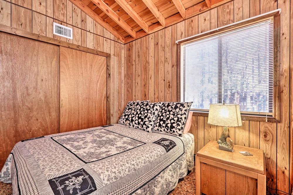 Cozy Cabin w/ Fireplace, Covered Deck & Gas Grill!