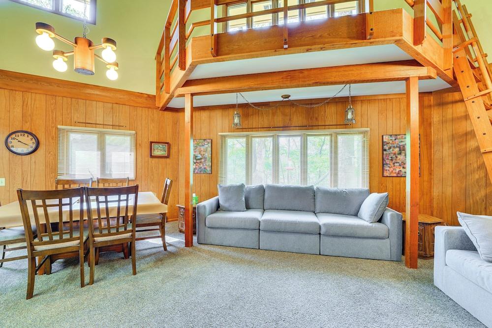 Rogers Cabin w/ Direct Access to Beaver Lake!