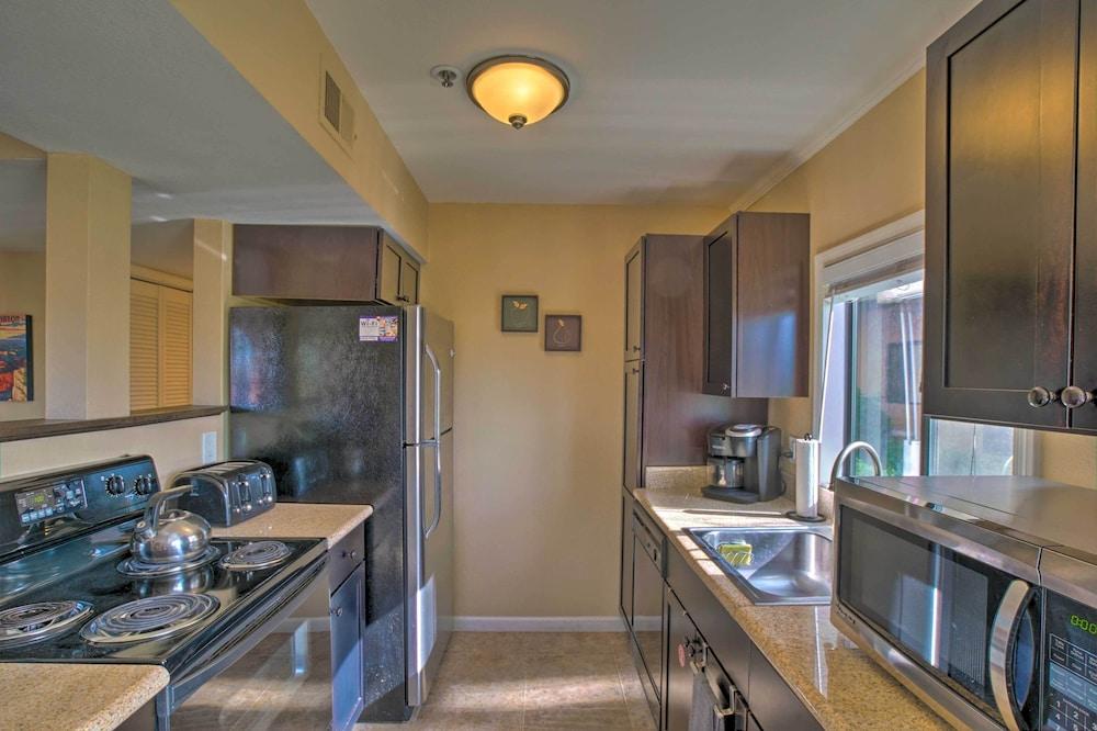 Scottsdale Condo on Golf Course w/ Pool Access!