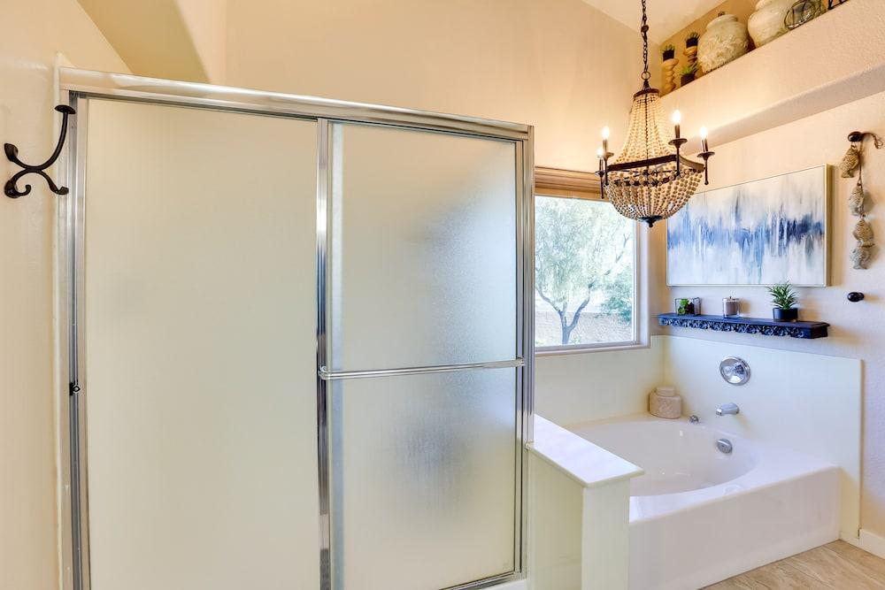 Outdoor Kitchen & Pool: Cave Creek Getaway