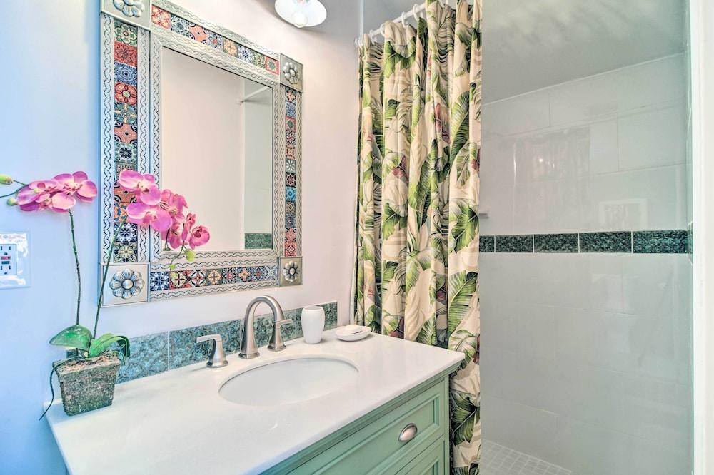 Vibrant Sarasota Studio < 1 Mile From the Beach!