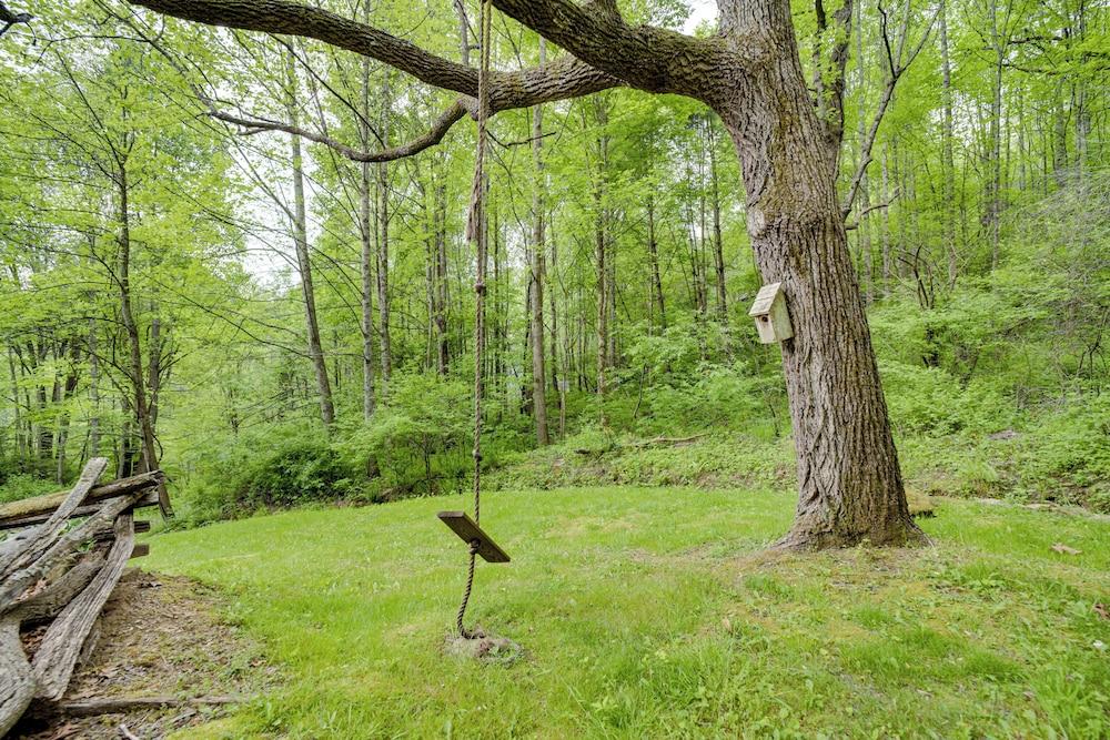 Peaceful Smoky Mountain Cabin w/ Deck & Fire Pit!
