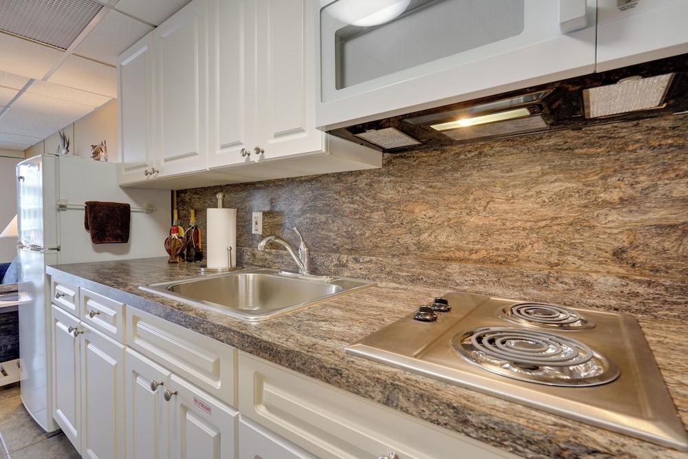 Cozy Oceanfront Condo w/ Pool & Beach Access!