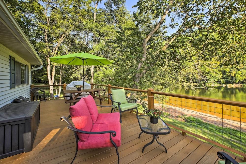 Cozy Waterfront Cottage w/ Deck on White River!