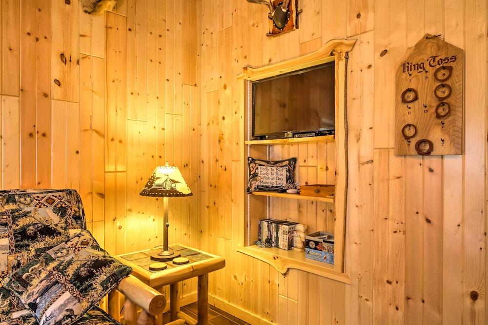 Cabin by the River: Visited by Treehouse Masters!