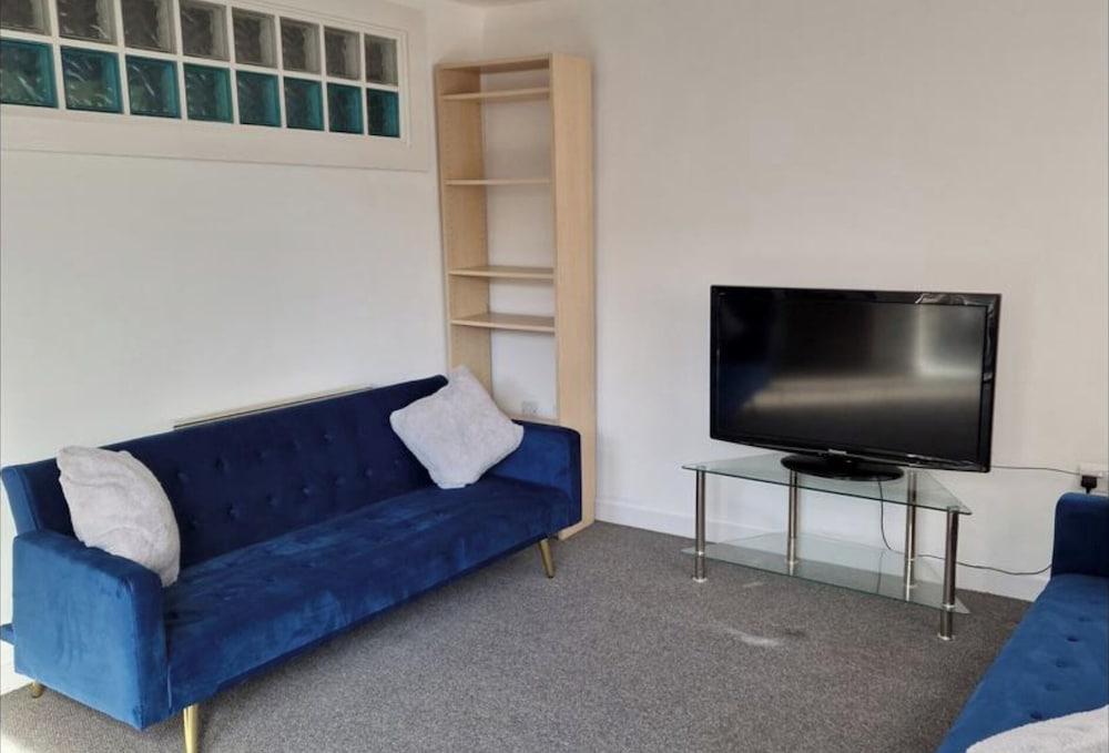 Remarkable 2-bed Apartment in Central Liverpool