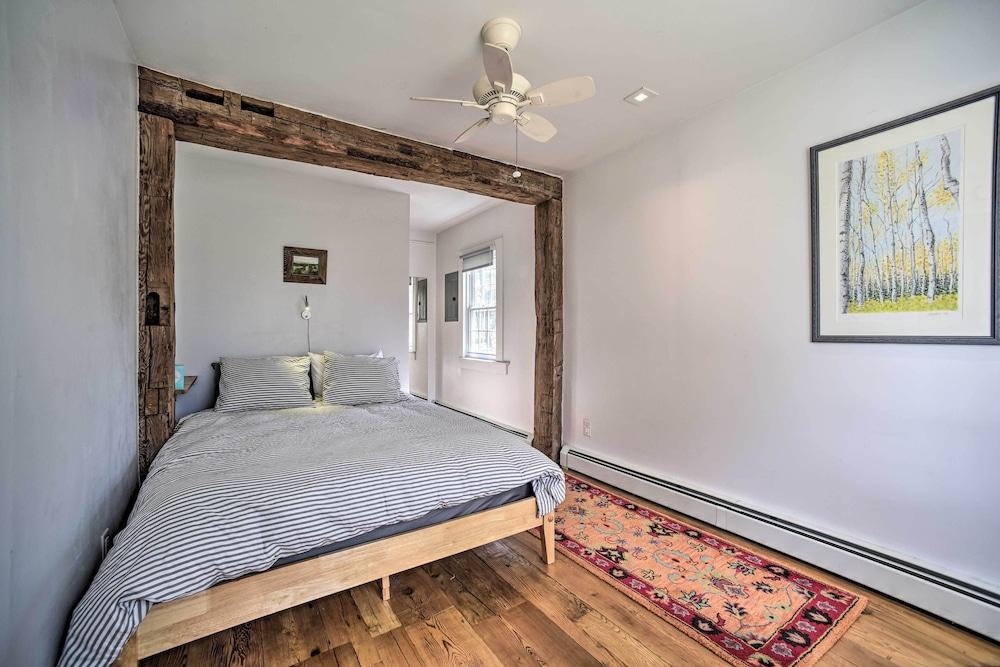 Charming Cottage w/ Yard - 2 Mi to Tinker St!