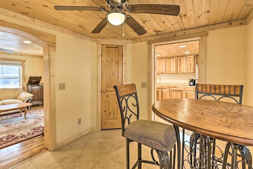 Quaint Appalachian Getaway ~ 2 Mi to Boone!