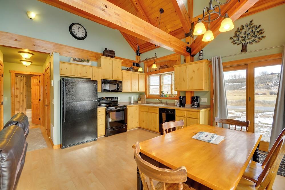 'off The Beaten Path' Cabin w/ Mtn Views & Hot Tub