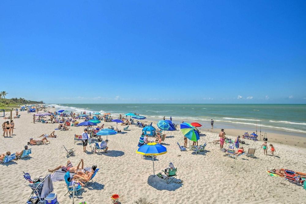 Condo w/ Pool Access: Walk to Shopping & Beach!