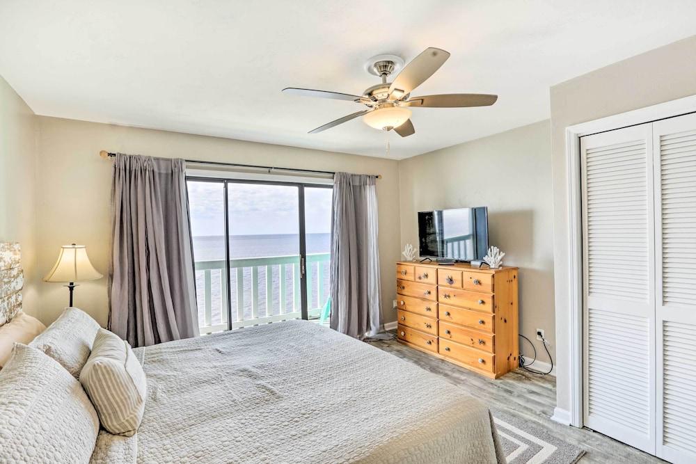 Waterfront Escape w/ Balcony on Shell Point Beach!