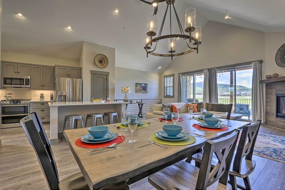 20 Mi to Winter Park: Mtn-view Townhome w/ Balcony