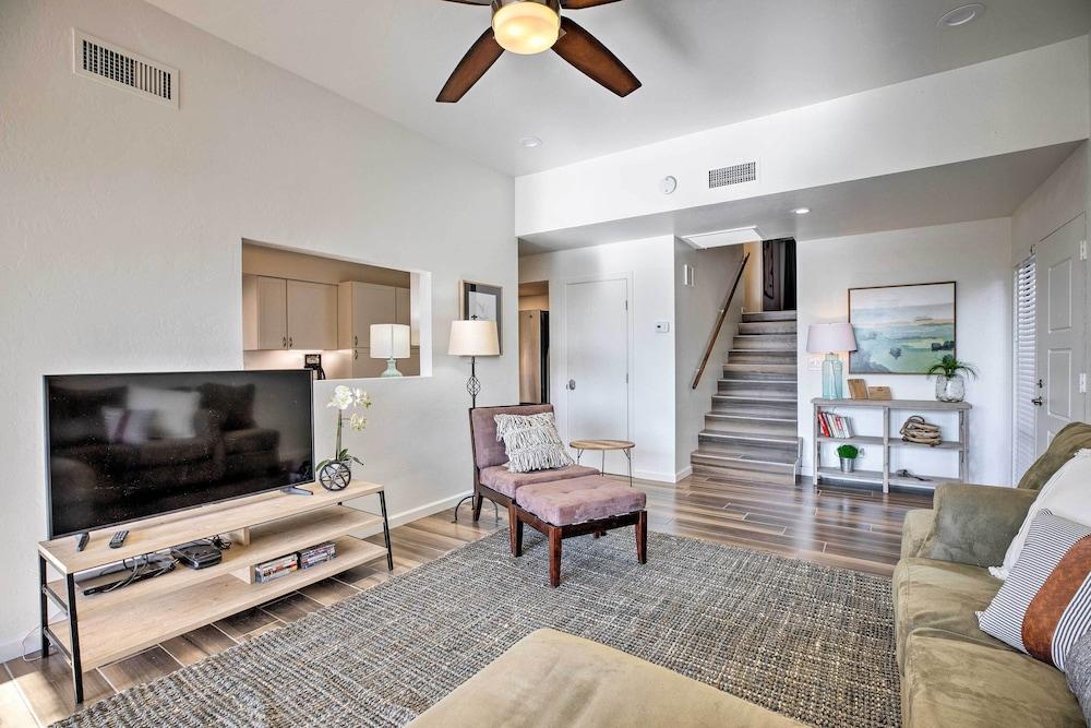 4 Mi to Asu: Lake-view Tempe Condo w/ Pool Access