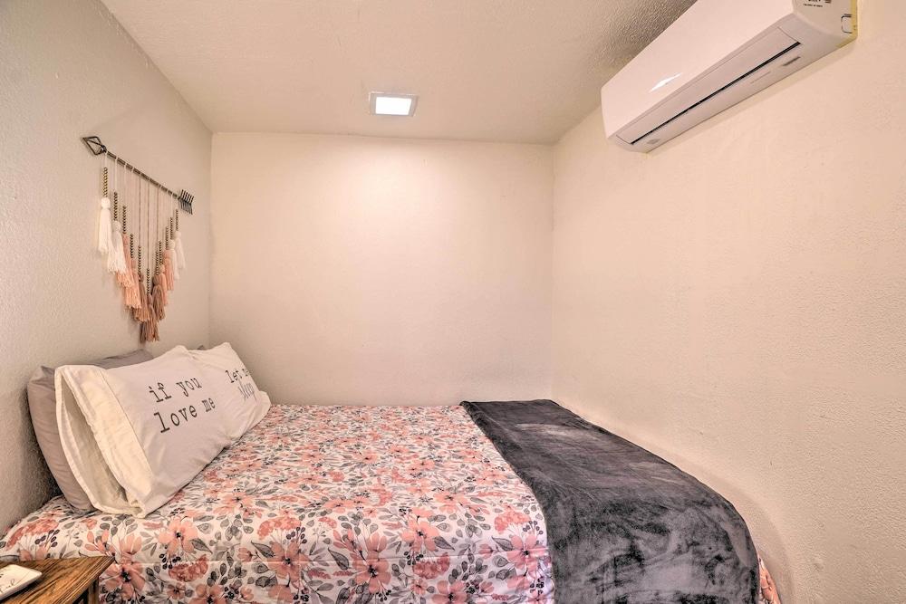 Williams Studio on Famous Route 66 With Fireplace!