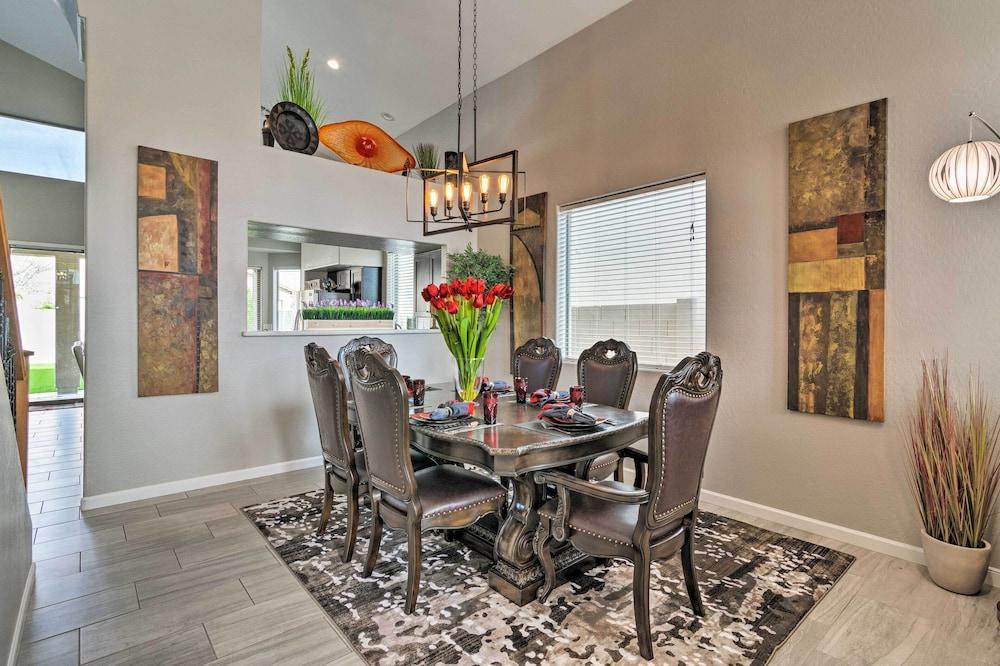 Near Westgate Entertainment District: Home w/ Pool