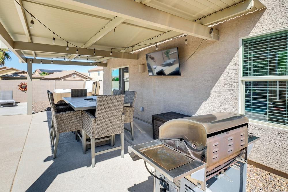 Backyard Oasis: Updated San Tan Valley Escape