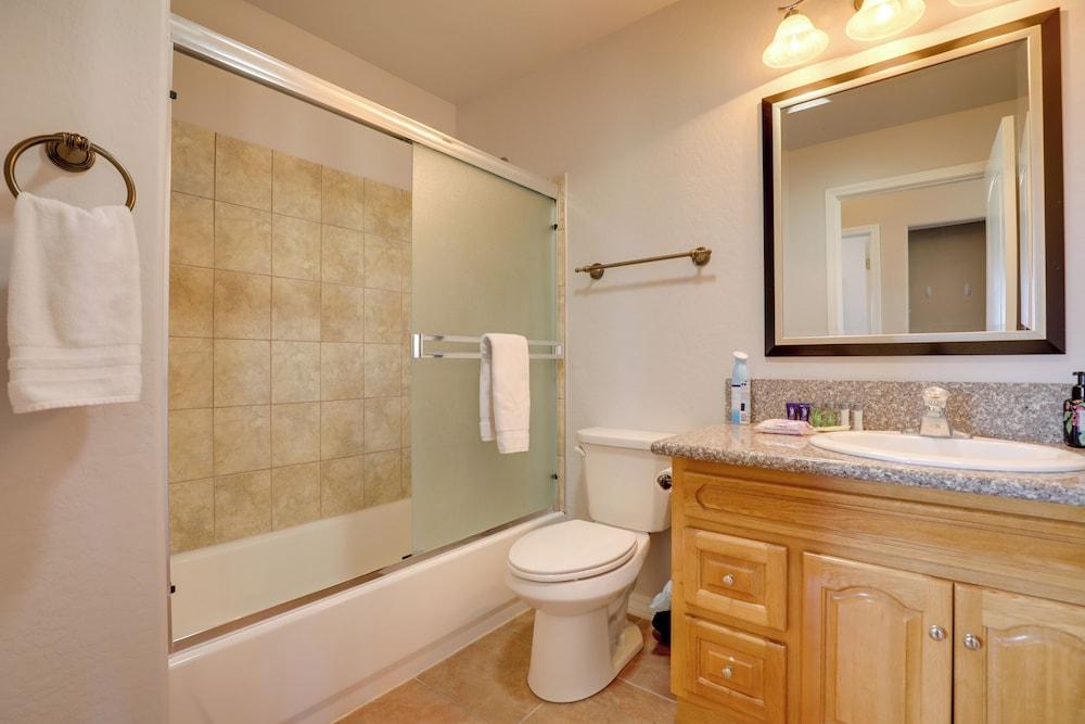 3 Mi to Lake Powell: Pet-friendly Page Home