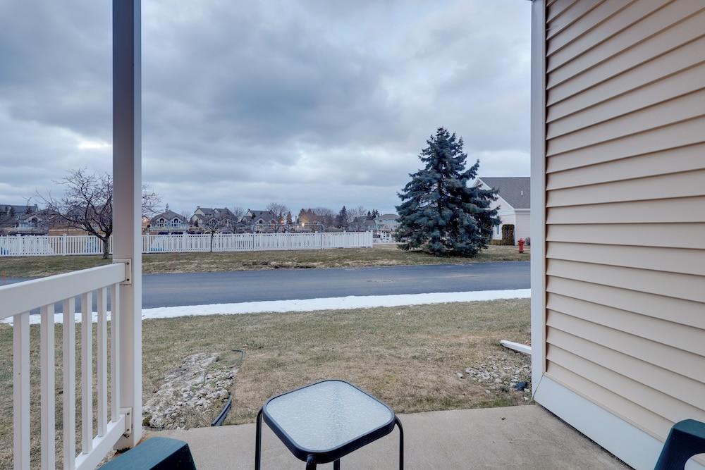 Manistee Retreat ~ 30 Mi to Crystal Mountain!