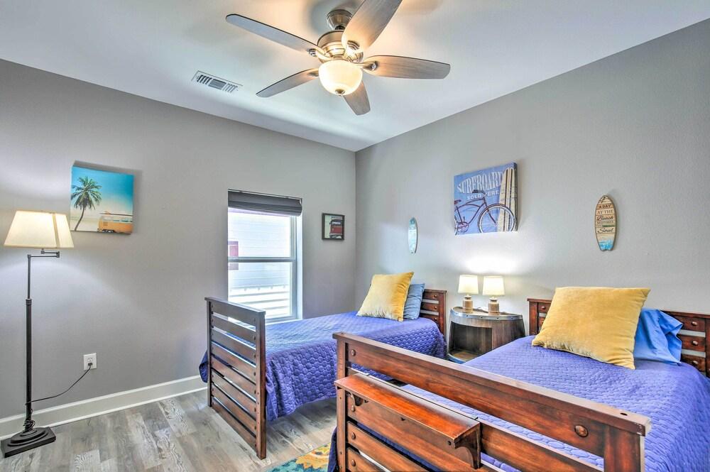 Outdoor Entertainment Space: Home in Mcqueeney