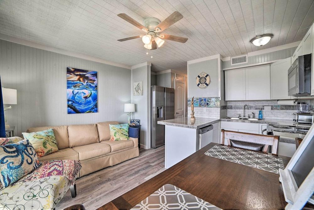 Oceanfront Corpus Christi Escape w/ Community Pool