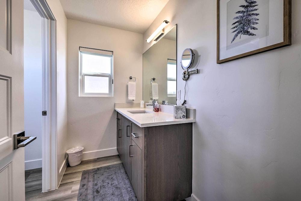 Spacious St. George Townhome w/ Grill & Views!