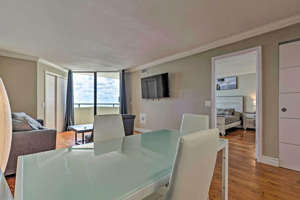 Modern Waterfront Hudson Condo w/ Resort Pool!