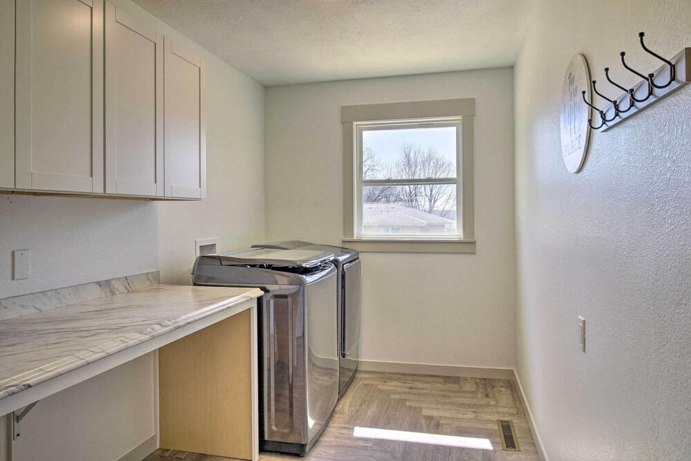 Retreat w/ Deck ~ 9 Mi to Downtown Springfield