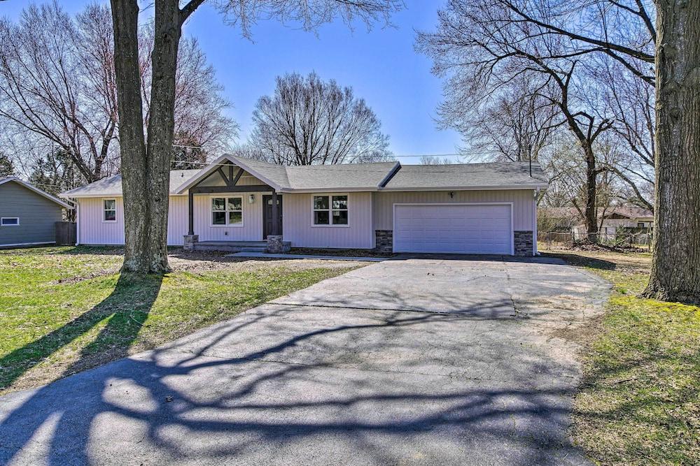 Retreat w/ Deck ~ 9 Mi to Downtown Springfield